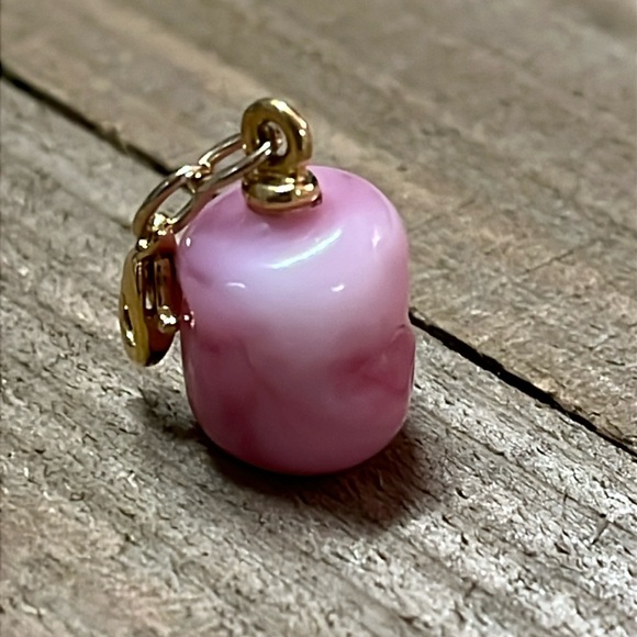 Pink charm - Picture 1 of 4